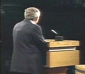 George Bush bei der ersten Fernsehdebatte 2004