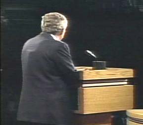 George Bush bei der ersten Fernsehdebatte 2004 George Bush bei der ersten Fernsehdebatte 2004